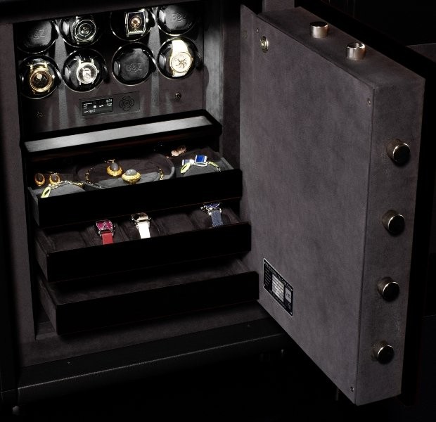 Buben-Zorweg SAFE VANGUARD. Включает в себя сейф и систему подзавода часов. Производство Германия.