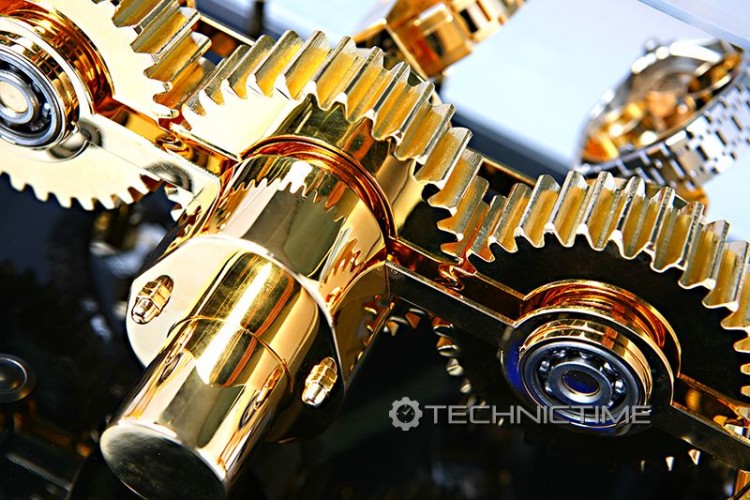 Модель ITALIA NERO ORO. Тайммувер, система для автоподзавода 3-х часов. Производство INFINITE (Италия).  