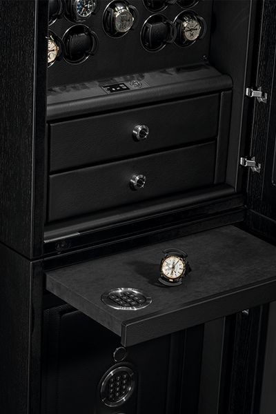 Buben-Zorweg GRAND COLLECTOR INBUILT. Включает в себя сейф, подзавод часов и часы. Зеркальные двери. 