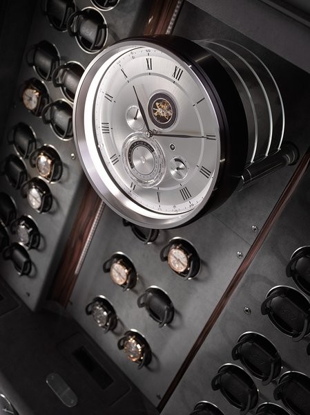 Buben-Zorweg SOLITAIRE VISION. Включает в себя сейф, подзавод часов, часы, хьюмидор, Hifi система и бар.  