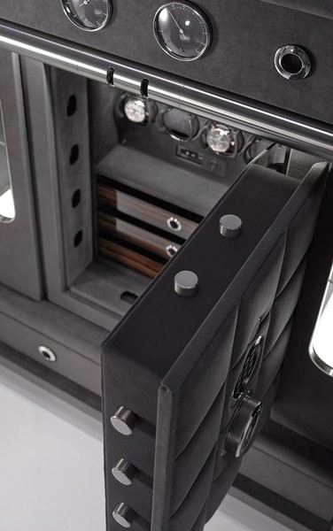 Buben-Zorweg SOLITAIRE VISION. Включает в себя сейф, подзавод часов, часы, хьюмидор, Hifi система и бар.  