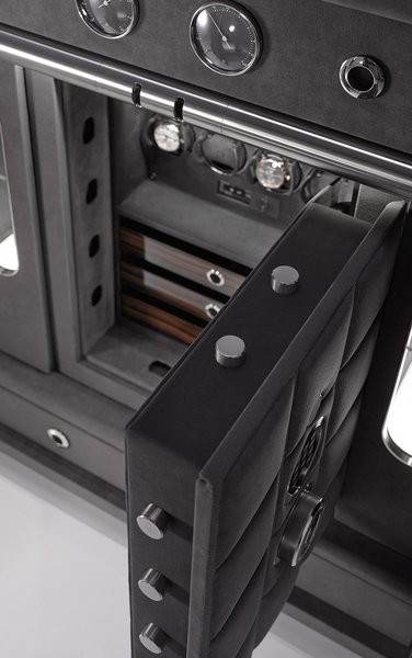 Buben-Zorweg SOLITAIRE VISION. Включает в себя сейф, подзавод часов, часы, хьюмидор, Hifi система и бар.  