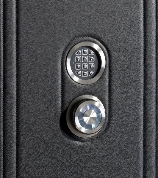 Buben-Zorweg Collector Safe. Включает в себя сейф и систему подзавода часов. 