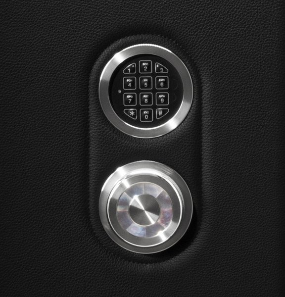 Buben-Zorweg COLLECTOR SAFE XL. Включает в себя сейф и систему подзавода часов. 