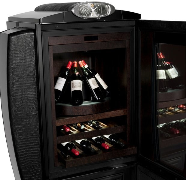 Buben-Zorweg GRAND AFICIONADO. Включает систему подзавода часов, винный бар, сейф, часы, хьюмидор. 