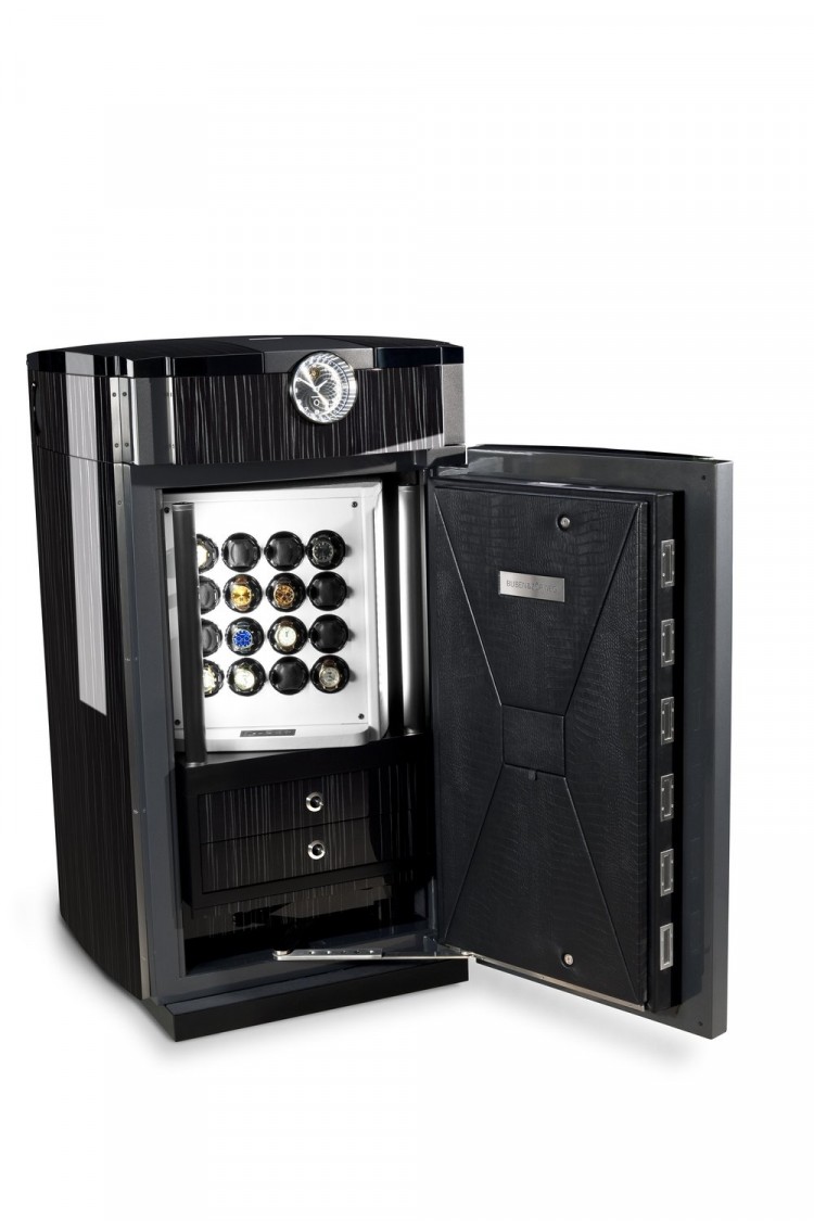 Сейф Buben-Zorweg Titan Prestige. Включает в себя подзавод часов, часы, хьюмидор, HiFi систему. 