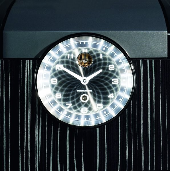 Сейф Buben-Zorweg Titan Prestige. Включает в себя подзавод часов, часы, хьюмидор, HiFi систему. 