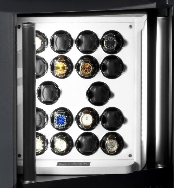 Сейф Buben-Zorweg Titan Prestige. Включает в себя подзавод часов, часы, хьюмидор, HiFi систему. 