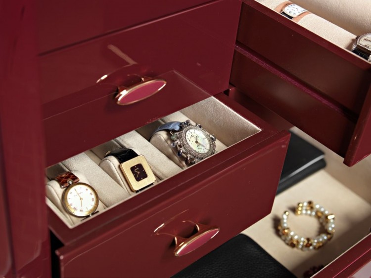 9158 SPECCHIO DELLE MIE BRAME ORO. Сейф-шкаф полированный цвет бордо с отделкой золотой лист для часов и драгоценностей. Agresti Италия.  