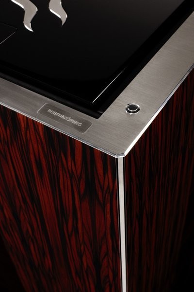 Сейф Buben-Zorweg X-007. Включает в себя систему подзавода часов и сейф. 
