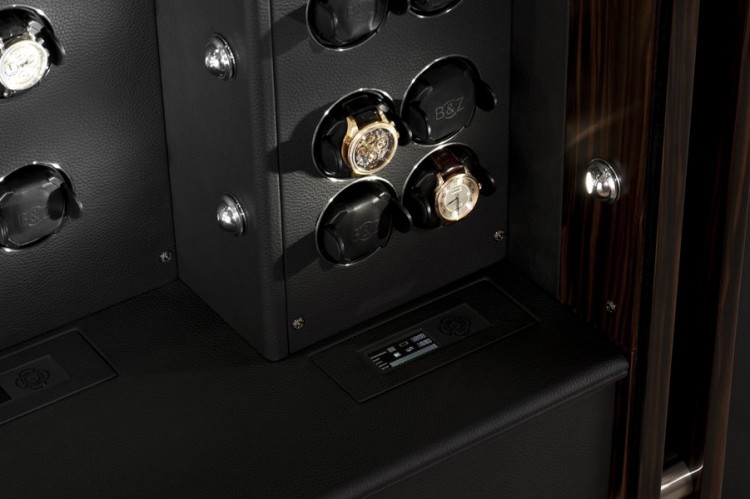 Buben-Zorweg SOLITAIRE ORBIT TOURBILLON. Включает сейф, подзавод часов, часы, хьюмидор, Hifi система и бар. 