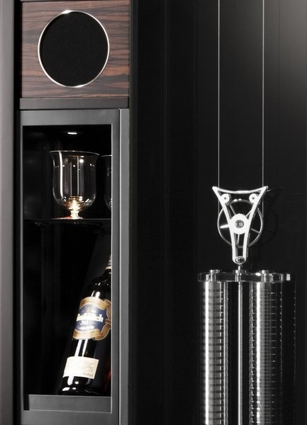 Buben-Zorweg OBJET DE TEMPS I ORBIT TOURBILLON CONNOISSEUR. Включает в себя подзавод часов, напольные часы, бар и хьюмидор. 