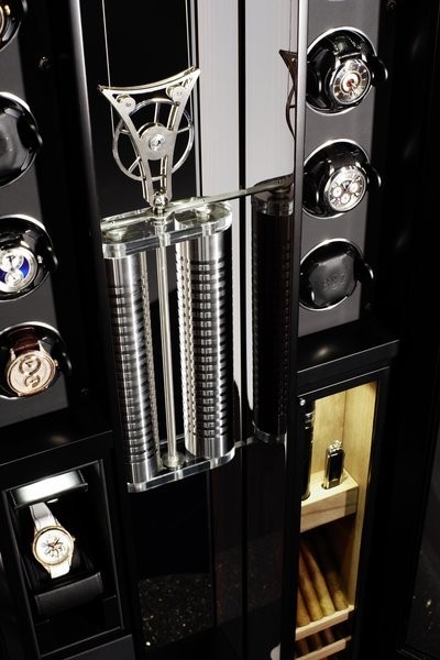 Buben-Zorweg OBJET DE TEMPS II WORLD TIME TOURBILLON. Включает в себя подзавод часов, напольные часы и хьюмидор. 
