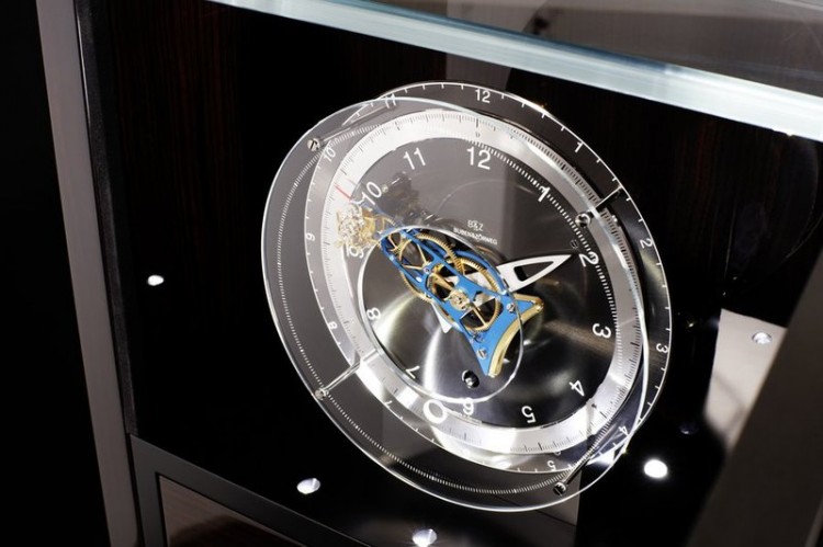 Buben-Zorweg OBJET DE TEMPS II ORBIT TOURBILLON. Включает в себя подзавод часов, напольные часы и хьюмидор. 