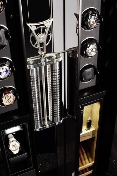 Buben-Zorweg OBJET DE TEMPS II ORBIT TOURBILLON. Включает в себя подзавод часов, напольные часы и хьюмидор. 