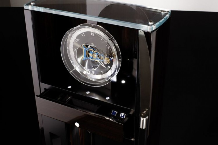 Buben-Zorweg OBJET DE TEMPS II ORBIT TOURBILLON. Включает в себя подзавод часов, напольные часы и хьюмидор. 