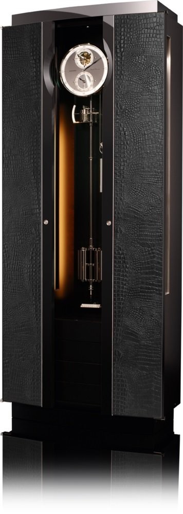 Buben-Zorweg GRANDE PRÉCISION CONNOISSEUR. Включает в себя систему подзавода часов, напольные часы и хьюмидор. 