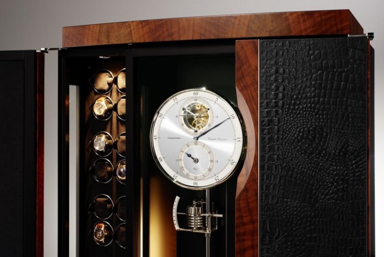 Buben-Zorweg GRANDE PRÉCISION CONNOISSEUR. Включает в себя систему подзавода часов, напольные часы и хьюмидор. 