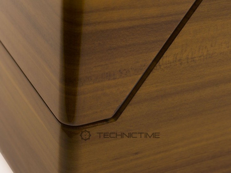 Арт. W581. Шкатулка для подзавода 1-х часов. PERPETUA III WALNUT FINISH. Rapport London. Сделано в Великобритании.
