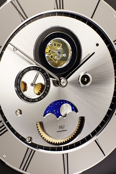 Buben-Zorweg OBJET DE TEMPS II MOZART. Включает в себя подзавод часов, напольные часы и хьюмидор. 